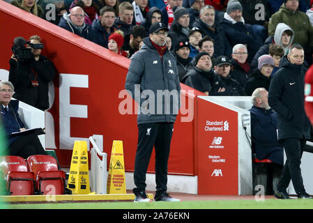 Liverpool, Großbritannien. 30 Okt, 2019. Liverpool Manager Jürgen Klopp an schaut. Carabao Schale, EFL Cup Runde 4 Match, Liverpool V Arsenal bei Anfield Stadion in Liverpool am Mittwoch, den 30. Oktober 2019. Dieses Bild dürfen nur für redaktionelle Zwecke verwendet werden. Nur die redaktionelle Nutzung, eine Lizenz für die gewerbliche Nutzung erforderlich. Keine Verwendung in Wetten, Spiele oder einer einzelnen Verein/Liga/player Publikationen. pic von Chris Stading/Andrew Orchard sport Fotografie/Alamy Live news Credit: Andrew Orchard sport Fotografie/Alamy leben Nachrichten Stockfoto