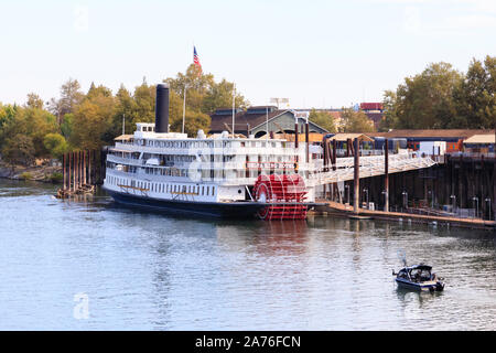 Die Delta King Riverboat verwandelte sich in eine Dockside Hotel, Altstadt, Sacramento, die Hauptstadt des Staates Kalifornien, Vereinigte Staaten von Amerika. Stockfoto