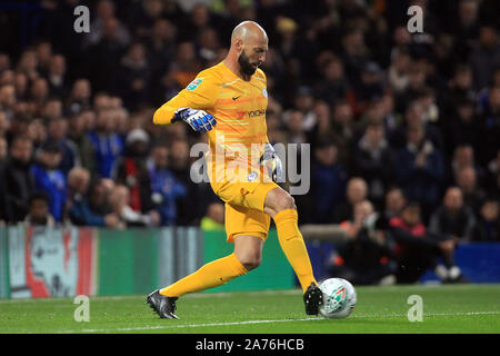 London, Großbritannien. 30 Okt, 2019. Willy Caballero, der torwart von Chelsea in Aktion. Carabao Schale, EFL Cup Runde 4 übereinstimmen, Chelsea V Manchester United an der Stamford Bridge in London am Mittwoch, den 30. Oktober 2019. Dieses Bild dürfen nur für redaktionelle Zwecke verwendet werden. Nur die redaktionelle Nutzung, eine Lizenz für die gewerbliche Nutzung erforderlich. Keine Verwendung in Wetten, Spiele oder einer einzelnen Verein/Liga/player Publikationen. pic von Steffan Bowen/Andrew Orchard sport Fotografie/Alamy Live news Credit: Andrew Orchard sport Fotografie/Alamy leben Nachrichten Stockfoto