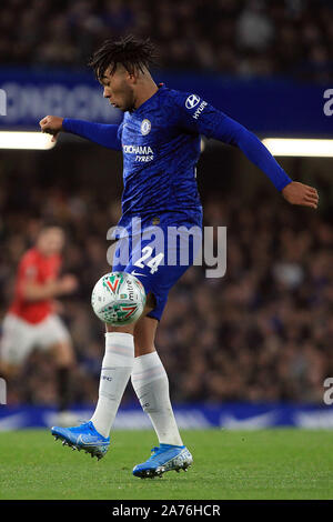 London, Großbritannien. 30 Okt, 2019. Reece James von Chelsea in Aktion. Carabao Schale, EFL Cup Runde 4 übereinstimmen, Chelsea V Manchester United an der Stamford Bridge in London am Mittwoch, den 30. Oktober 2019. Dieses Bild dürfen nur für redaktionelle Zwecke verwendet werden. Nur die redaktionelle Nutzung, eine Lizenz für die gewerbliche Nutzung erforderlich. Keine Verwendung in Wetten, Spiele oder einer einzelnen Verein/Liga/player Publikationen. pic von Steffan Bowen/Andrew Orchard sport Fotografie/Alamy Live news Credit: Andrew Orchard sport Fotografie/Alamy leben Nachrichten Stockfoto