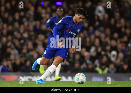 London, Großbritannien. 30 Okt, 2019. Reece James von Chelsea in Aktion. Carabao Schale, EFL Cup Runde 4 übereinstimmen, Chelsea V Manchester United an der Stamford Bridge in London am Mittwoch, den 30. Oktober 2019. Dieses Bild dürfen nur für redaktionelle Zwecke verwendet werden. Nur die redaktionelle Nutzung, eine Lizenz für die gewerbliche Nutzung erforderlich. Keine Verwendung in Wetten, Spiele oder einer einzelnen Verein/Liga/player Publikationen. pic von Steffan Bowen/Andrew Orchard sport Fotografie/Alamy Live news Credit: Andrew Orchard sport Fotografie/Alamy leben Nachrichten Stockfoto