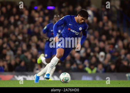 London, Großbritannien. 30 Okt, 2019. Reece James von Chelsea in Aktion. Carabao Schale, EFL Cup Runde 4 übereinstimmen, Chelsea V Manchester United an der Stamford Bridge in London am Mittwoch, den 30. Oktober 2019. Dieses Bild dürfen nur für redaktionelle Zwecke verwendet werden. Nur die redaktionelle Nutzung, eine Lizenz für die gewerbliche Nutzung erforderlich. Keine Verwendung in Wetten, Spiele oder einer einzelnen Verein/Liga/player Publikationen. pic von Steffan Bowen/Andrew Orchard sport Fotografie/Alamy Live news Credit: Andrew Orchard sport Fotografie/Alamy leben Nachrichten Stockfoto