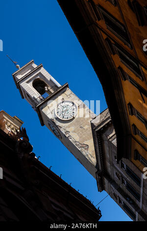 Alte Glockenturm diagonal Geschossen in Pisa, Italien Stockfoto