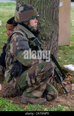 Hunderte von französischen Reservisten nehmen an Vezinet anti-terror attack Drill, Riorges, Loire, Frankreich Stockfoto