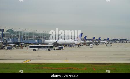 CHICAGO, IL-28 Oct 2019 - Ansicht von Flugzeugen von United Airlines (UA) Auf dem Internationalen Flughafen Chicago O'Hare (ORD). Stockfoto