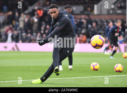 LONDON, ENGLAND - Oktober 27, 2018: Felix Junior Stanislas von Bournemouth dargestellt vor der 2018/19 die englische Premier League Spiel zwischen dem FC Fulham und AFC Bournemouth im Craven Cottage. Stockfoto