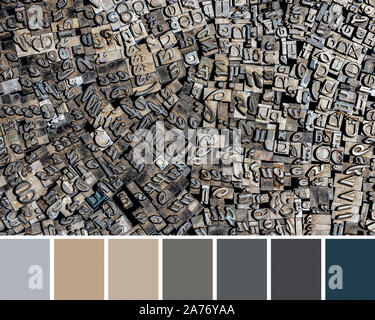 Trendfarbe passende Palette von Flach von vielen alten Buchdruck Deutsche Buchstaben zum Drucken verwendet. Stockfoto