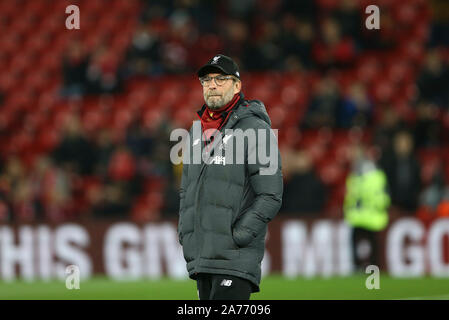 Liverpool, Großbritannien. 30 Okt, 2019. Liverpool Manager Jürgen Klopp an schaut. Carabao Schale, EFL Cup Runde 4 Match, Liverpool V Arsenal bei Anfield Stadion in Liverpool am Mittwoch, den 30. Oktober 2019. Dieses Bild dürfen nur für redaktionelle Zwecke verwendet werden. Nur die redaktionelle Nutzung, eine Lizenz für die gewerbliche Nutzung erforderlich. Keine Verwendung in Wetten, Spiele oder einer einzelnen Verein/Liga/player Publikationen. pic von Chris Stading/Andrew Orchard sport Fotografie/Alamy Live news Credit: Andrew Orchard sport Fotografie/Alamy leben Nachrichten Stockfoto