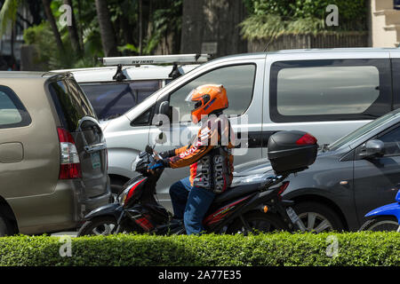 Manila, Philippinen - Juni, 30, 2017: Starker Verkehr, viele Autos auf der Straße von Manila in der rush hour Stockfoto