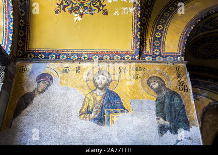 Deësis Mosaik an der südlichen Galerie. Die Hagia Sophia, Aya Sofya, Innenansicht. Sultanahmet, Istanbul, Türkei Stockfoto