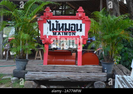 Ein Hinweisschild auf dem sirindhorn International Environmental Park Hua Hin Thailand Asien Stockfoto