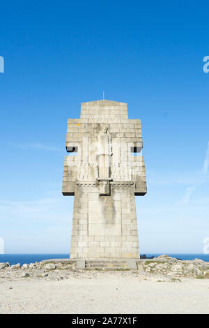 Camaret-sur-Mer, Finistere/Frankreich - 23. August 2019: Der zweite Weltkrieg Denkmal auf dem Pointe de Spitze Penhir in der Bretagne Stockfoto