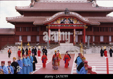 Foto: Ein Blick auf die Main Hall (Seiden) des Shuri Castle (Shurijo) während Shuri Castle Festival in Naha, Okinawa, Japan auf UNDATIERTE Tag. Brach ein Feuer am Weltkulturerbe am Morgen des 31. Oktober 2019 aufgeführt. Credit: Hiroyuki Ozawa/LBA/Alamy leben Nachrichten Stockfoto
