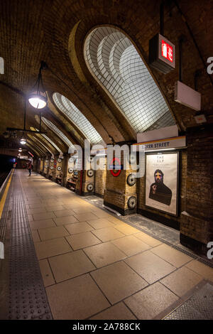 Plattform der historischen U-Bahnhof Baker Street in London, England, Großbritannien Stockfoto