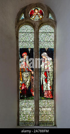 Glasfenster Justiz & Demut von Edward Burne-Jones, Pre-Raphaelite artist Stockfoto