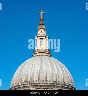 Kuppel von St. Paul von der Dachterrasse des One New Change Entwicklung in London, England, UK gesehen Stockfoto