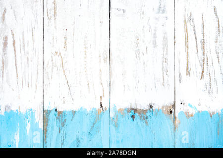 Nahaufnahme der Hintergrund aus alten Brettern gefärbt mit weißen und blauen Farbe. Platz kopieren, Ansicht von oben. Stockfoto