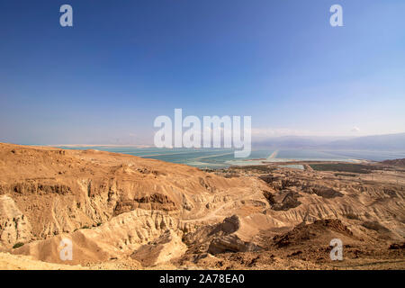 Blick von oben auf die Berge und das Tote Meer von der Neve Zohar. Israel Stockfoto