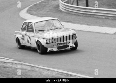 BMW 2002 während der 1970er Jahre Tourenwagen Rennen auf dem Nürburgring, Deutschland Stockfoto