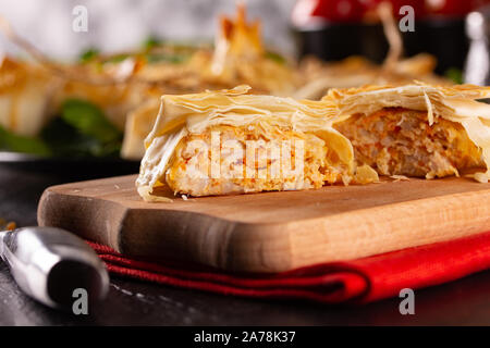 Hühnerschnitzel in fillo Teig mince Stockfoto