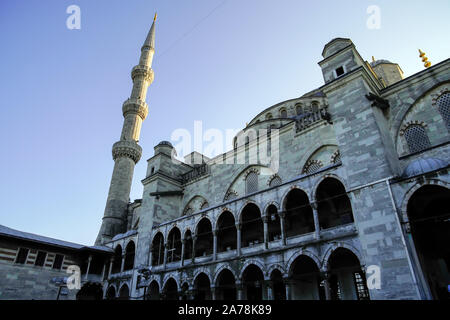 Malerischer Blick auf berühmte Sultan Ahmed Blaue Moschee, Istanbul, Türkei. Stockfoto