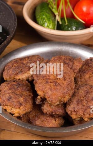 Nur gekochten Fleischbällchen aus Hackfleisch und Gemüse Stockfoto