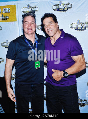 19. Oktober 2019 - Hamilton, Ontario, Kanada. Schauspieler Sam Jones und Lou Ferrigno in Hamilton Comic Con an der kanadischen Warplane Heritage Museum. Photo Credit: Brent Perniac/AdMedia/MediaPunch Stockfoto