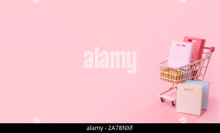 Jährliche Verkauf Shopping Season Konzept - mini Pink Warenkorb Trolley voller Papiertüte Geschenk auf rosa Hintergrund, leere Kopie Platz, in der Nähe Stockfoto