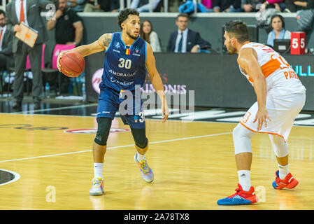 Andorra La Vella, Andorra: 2019 Oktober 06: Spieler, die in der Tätigkeit am Eurocup Übereinstimmung zwischen Mora Banc Andorra BC und Promitheas Patras, Endstand 81 - Stockfoto