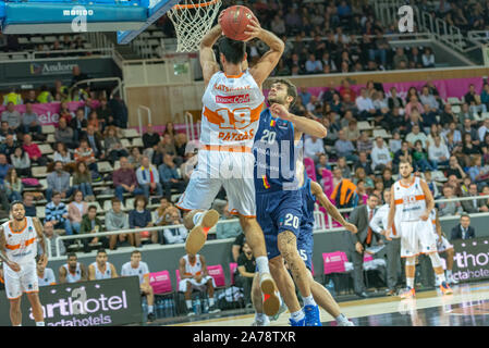 Andorra La Vella, Andorra: 2019 Oktober 06: Spieler, die in der Tätigkeit am Eurocup Übereinstimmung zwischen Mora Banc Andorra BC und Promitheas Patras, Endstand 81 - Stockfoto