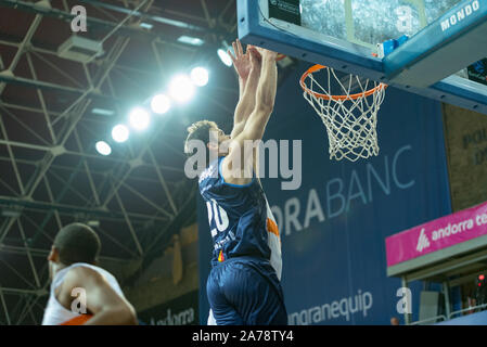 Andorra La Vella, Andorra: 2019 Oktober 06: Spieler, die in der Tätigkeit am Eurocup Übereinstimmung zwischen Mora Banc Andorra BC und Promitheas Patras, Endstand 81 - Stockfoto