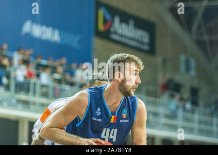 Andorra La Vella, Andorra: 2019 Oktober 06: Spieler, die in der Tätigkeit am Eurocup Übereinstimmung zwischen Mora Banc Andorra BC und Promitheas Patras, Endstand 81 - Stockfoto