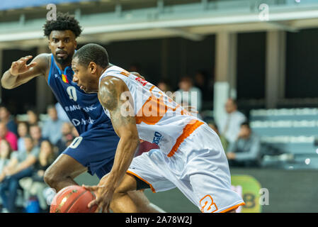 Andorra La Vella, Andorra: 2019 Oktober 06: Spieler, die in der Tätigkeit am Eurocup Übereinstimmung zwischen Mora Banc Andorra BC und Promitheas Patras, Endstand 81 - Stockfoto