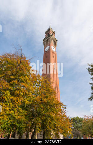 Die Joseph Chamberlain Memorial Clock Tower oder der alte Joe an der Universität von Birmingham in Edgbaston, der höchste Turm der Welt Stockfoto