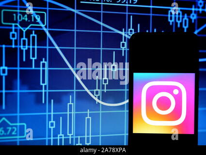 In diesem Foto Illustration ein Foto und Video Sharing social networking service application Instagram Logo auf dem Smartphone angezeigt. Stockfoto