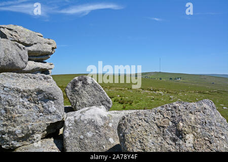 Wenig Mis Tor auf Dartmoor, Devon Stockfoto