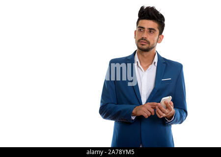 Die Jungen gut aussehenden bärtigen Persischen Geschäftsmann in Phone Anzug Stockfoto