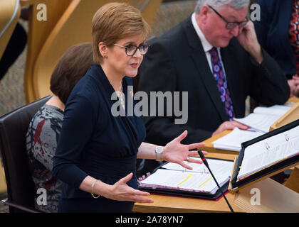 Edinburgh, Großbritannien. 31 Okt, 2019. Edinburgh, 31. Oktober 2019. Im Bild: Nicola Sturgeon MSP - Erster Minister von Schottland. Wöchentliche Sitzung des Ersten Minister Fragen an das schottische Parlament. Credit: Colin Fisher/Alamy leben Nachrichten Stockfoto