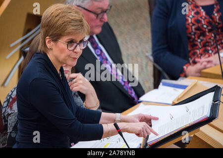 Edinburgh, Großbritannien. 31 Okt, 2019. Edinburgh, 31. Oktober 2019. Im Bild: Nicola Sturgeon MSP - Erster Minister von Schottland. Wöchentliche Sitzung des Ersten Minister Fragen an das schottische Parlament. Credit: Colin Fisher/Alamy leben Nachrichten Stockfoto