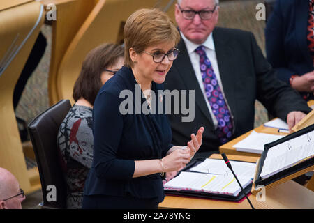 Edinburgh, Großbritannien. 31 Okt, 2019. Edinburgh, 31. Oktober 2019. Im Bild: Nicola Sturgeon MSP - Erster Minister von Schottland. Wöchentliche Sitzung des Ersten Minister Fragen an das schottische Parlament. Credit: Colin Fisher/Alamy leben Nachrichten Stockfoto