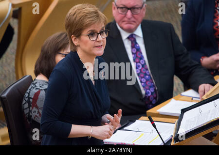 Edinburgh, Großbritannien. 31 Okt, 2019. Edinburgh, 31. Oktober 2019. Im Bild: Nicola Sturgeon MSP - Erster Minister von Schottland. Wöchentliche Sitzung des Ersten Minister Fragen an das schottische Parlament. Credit: Colin Fisher/Alamy leben Nachrichten Stockfoto