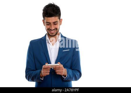 Die Jungen gut aussehenden bärtigen Persischen Geschäftsmann in Phone Anzug Stockfoto