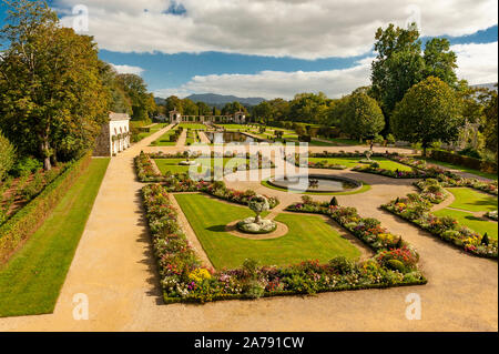 Die prunkvollen Französischen Gärten der Villa Arnaga, der Heimat der Dichter Edmond Rostang, Cambo-les-Bains, Frankreich Stockfoto