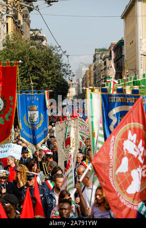 Neapel, Kampanien, Italien. 31 Okt, 2019. Italien, General Streik der Metallarbeiter, mit den Verantwortlichen entlassen Whirpool Arbeitnehmer für die Straßen von Neapel. Quelle: Fabio Sasso/ZUMA Draht/Alamy leben Nachrichten Stockfoto