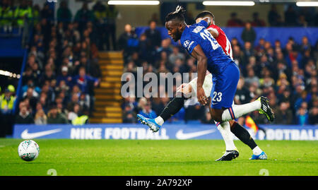 LONDON, VEREINIGTES KÖNIGREICH. Oktober 30 Chelseas Michy Carabao Cup Batshuayi während der vierten Runde zwischen Chelsea und Manchester United an der Stanford Bridge Stockfoto