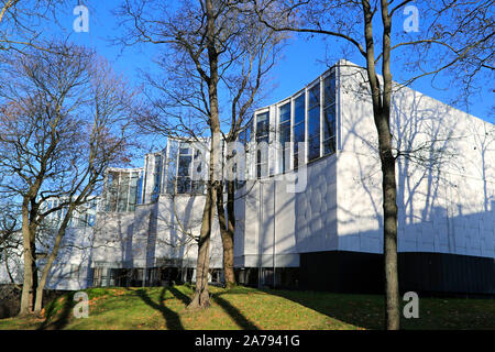 Die Finlandia-halle, 1967-1971, ist ein Kongress- und Veranstaltungszentrum in Helsinki, Finnland. Jedes Detail des Gebäudes ist durch Architekten Alvar Aalto entworfen. Stockfoto