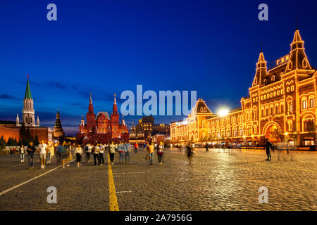 Der Moskauer Kreml und Staatlichen Historischen Museum in der Dämmerung, Moskau, Russland Stockfoto