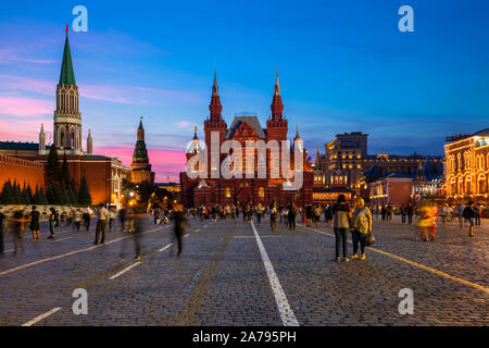 Die Staatlichen Historischen Museum auf dem Roten Platz bei Sonnenuntergang, Moskau, Russland Stockfoto