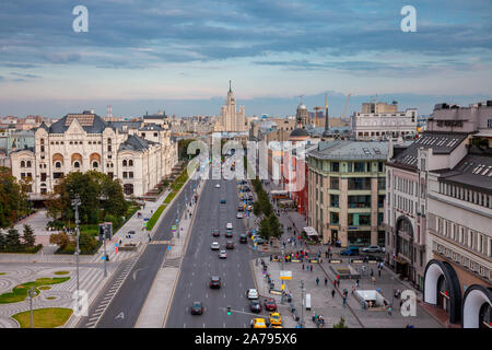 Luftaufnahme der Lubjanka Square, der Polytechnischen Museum und der kotelnicheskaya Damm Gebäude auf einem Hintergrund, Moskau, Russland Stockfoto