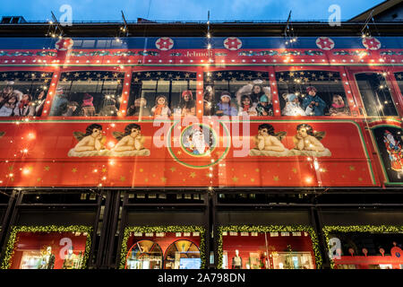 Weihnachtsbeleuchtung an Jelmoli Warenhaus in Zürich, Schweiz Stockfoto